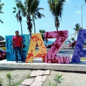 Meet your Posher, Cecilio